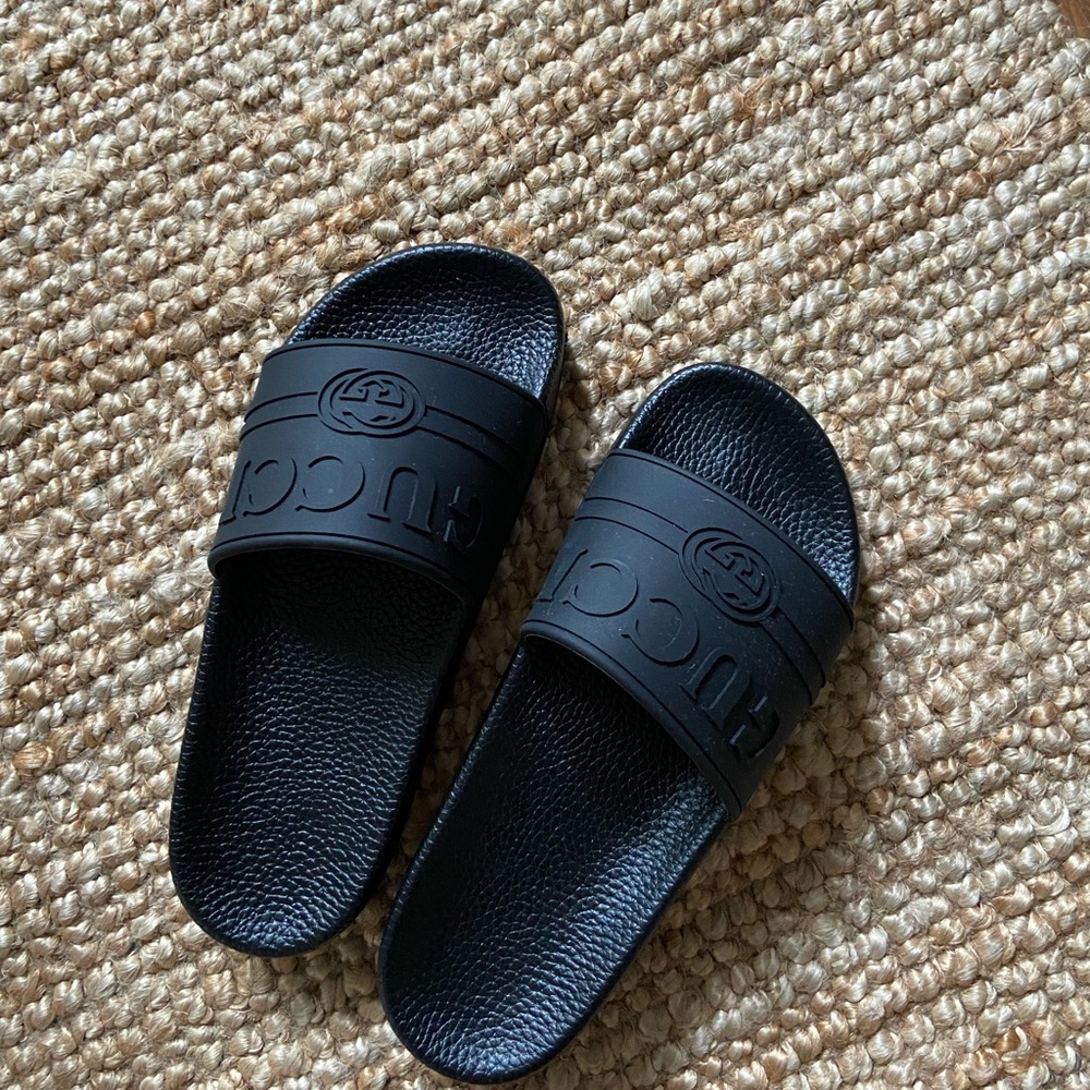 Gucci slides size 7